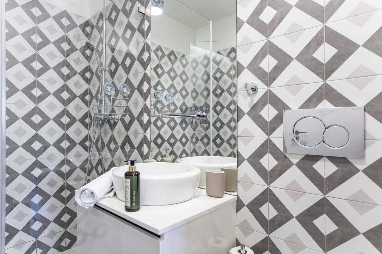 Homely Studio W/ Ac Near Marques By Lovelystay Porto Ngoại thất bức ảnh